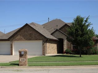 419 NW 28th St, Moore, OK 73103