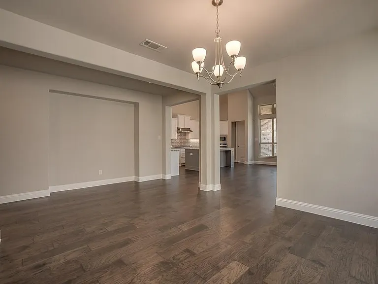 736 Carlisle Dr — Photo 9