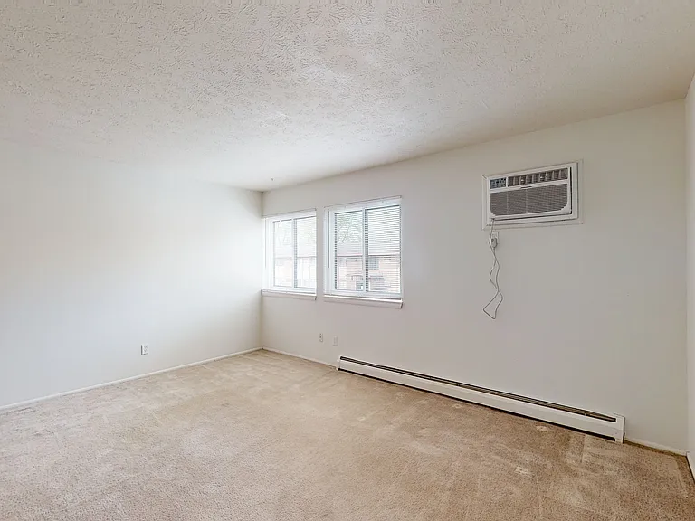 Kendall Manor Apartments — Photo 9