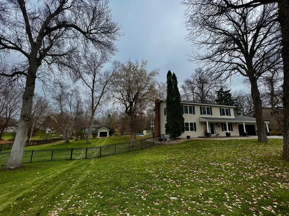 917 Pembina Trl, Detroit Lakes, MN 56501