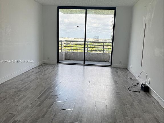 5th image of 3300 NE 191st St APT 1001