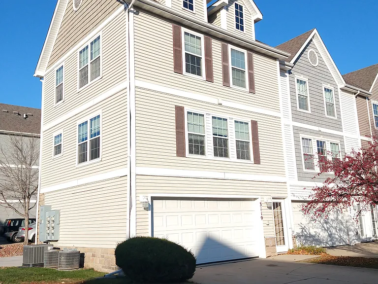 3119 SW Sharmin Ln #3119 — Photo 1