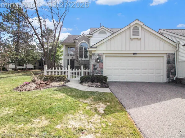 7365 Danbury Dr, West Bloomfield, MI 48322