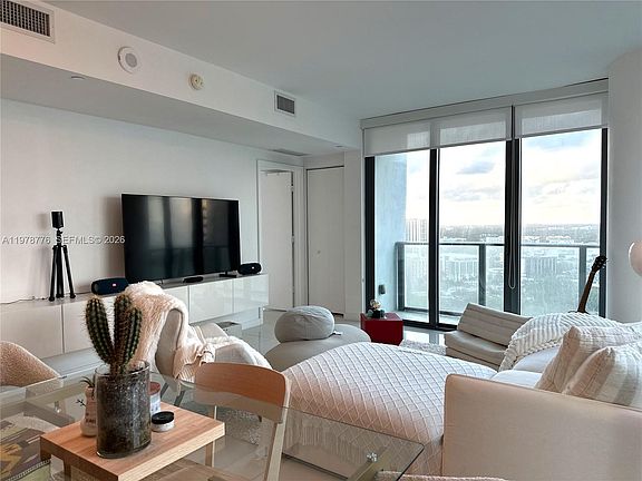 3rd image of 650 NE 32nd St Unit 2108