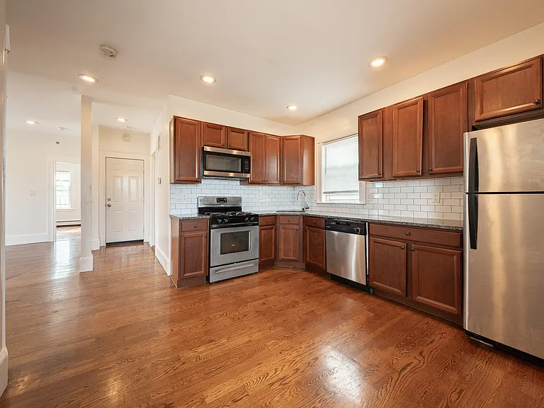 23 Greenock St #3 — Photo 1