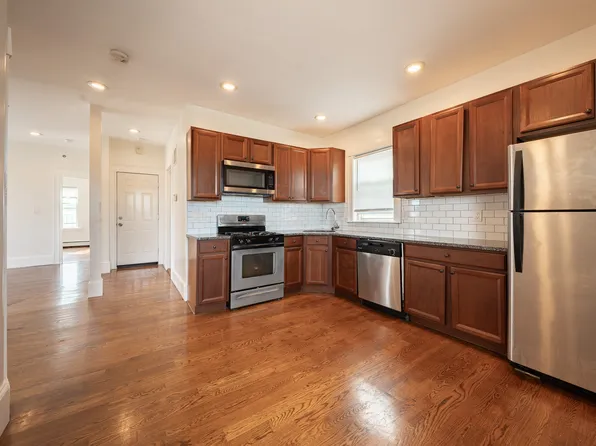 23 Greenock St Floor 3, Dorchester Center, MA 02124
