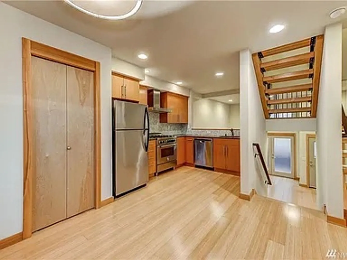3BR WS Townhome w/ Oversized Windows! — Photo 3
