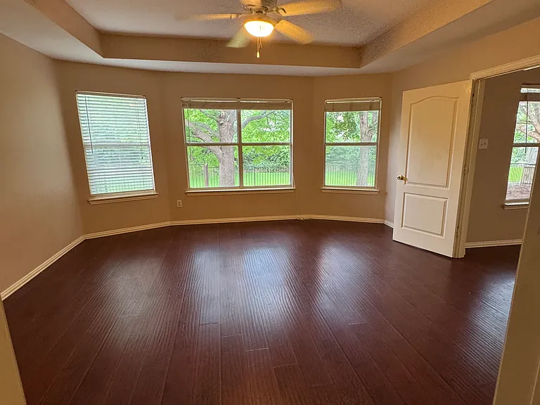 Huge master bedroom (plenty of room for king size bed and sitting area)