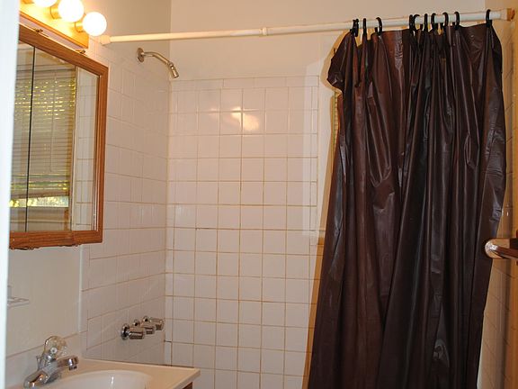 5th image of 104 Main St APT B6