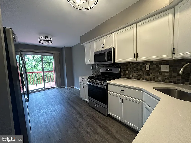 2016 Greenes Way Cir — Photo 9