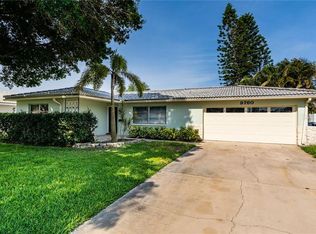 9760 Oak St NE, Saint Petersburg, FL 33702