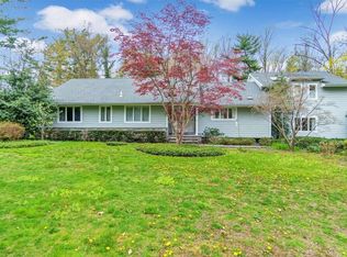 3 Frost Creek Dr, Locust Valley, NY 11560