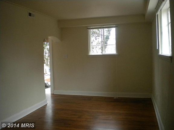 3rd image of 15 Newman St #B