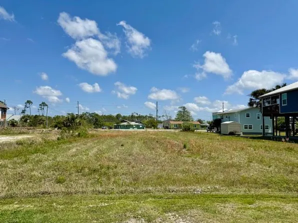 124 Pine St, Mexico Beach, FL 32456