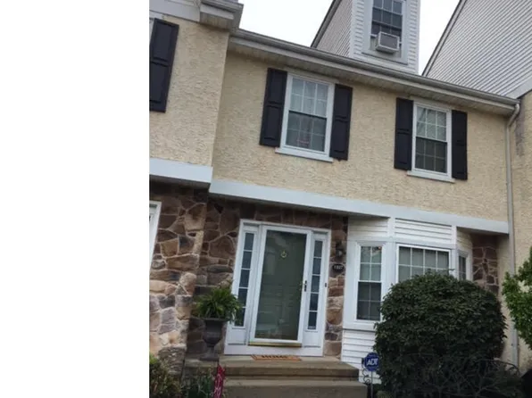 1807 Coventry Pointe Ln, Pottstown, PA 19465