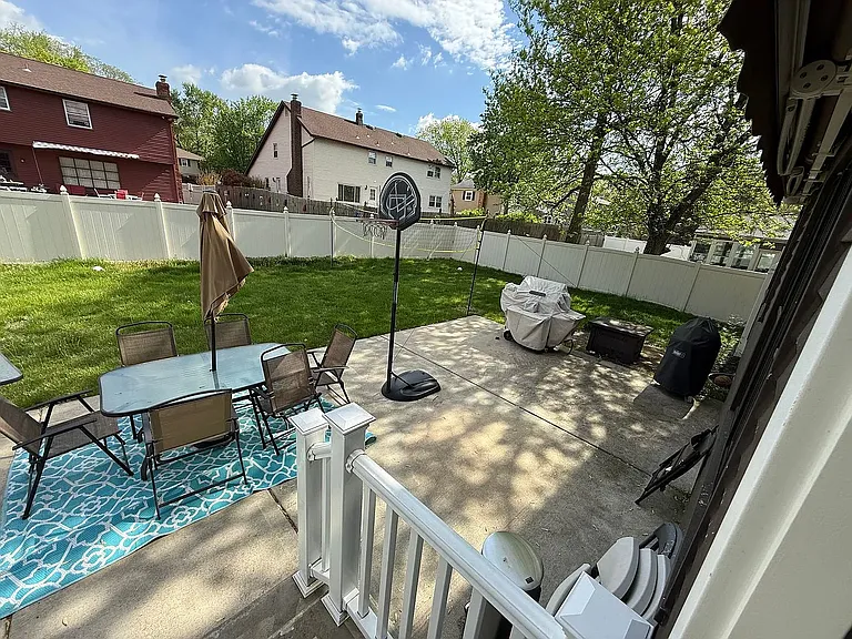 1613 Mayflower Ln — Photo 66