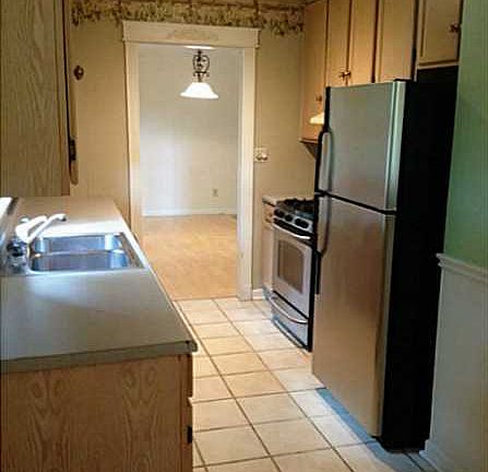 3rd image of 491 Duke Dr