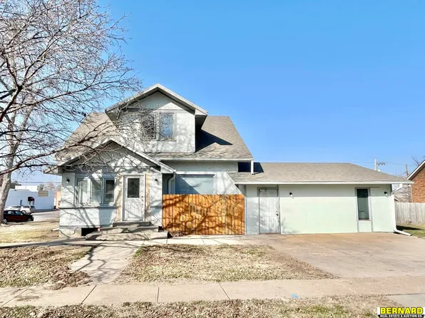 820 13th St, Auburn, NE 68305