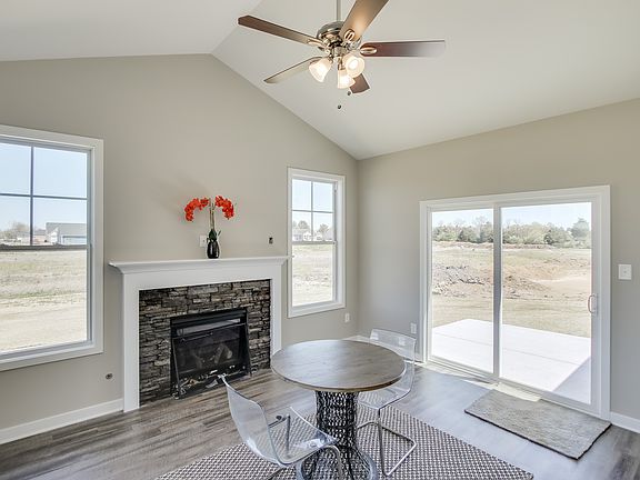 Friemont - Sunroom