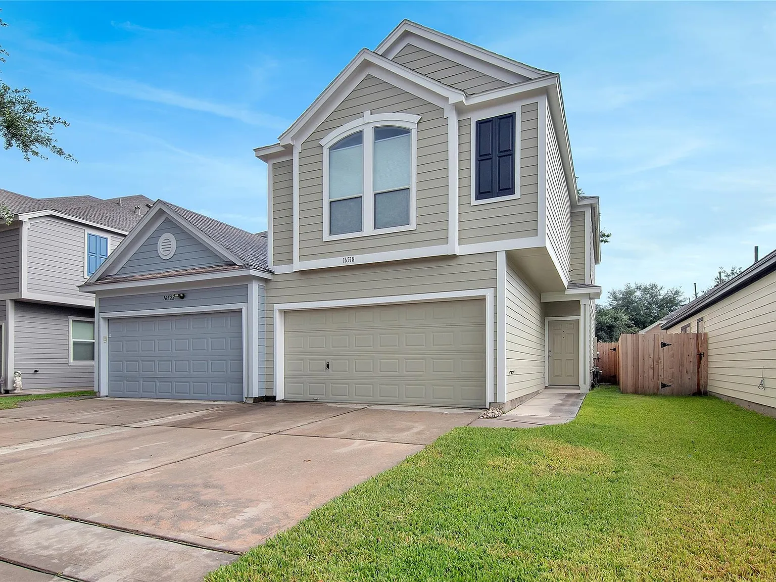 3 bed, 2.5 bath, 1726 sqft, $1,899 — Photo 2