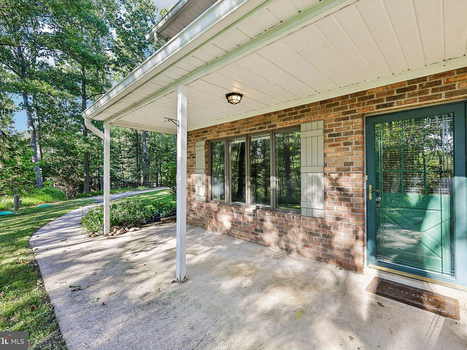 2 bed, 1.0 bath, 100 sqft, $1,800 — Photo 3
