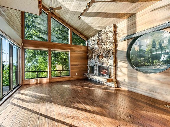 3rd image of 2774 Lucern Cres #2732