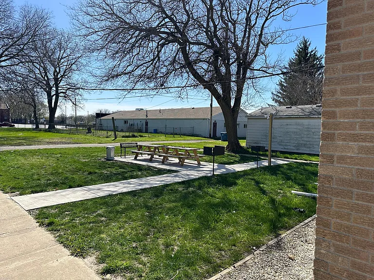 564 N Indiana Ave #3 — Photo 11