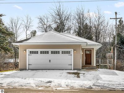 11171 Main St, Honor, MI, 49640
