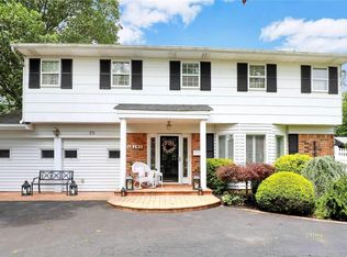 70 Penney St, West Islip, NY 11795