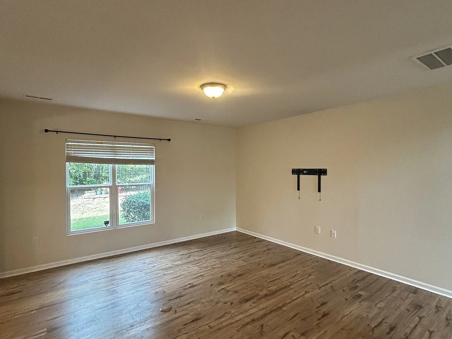 3 bed, 2.5 bath, 1836 sqft, $2,200 — Photo 4