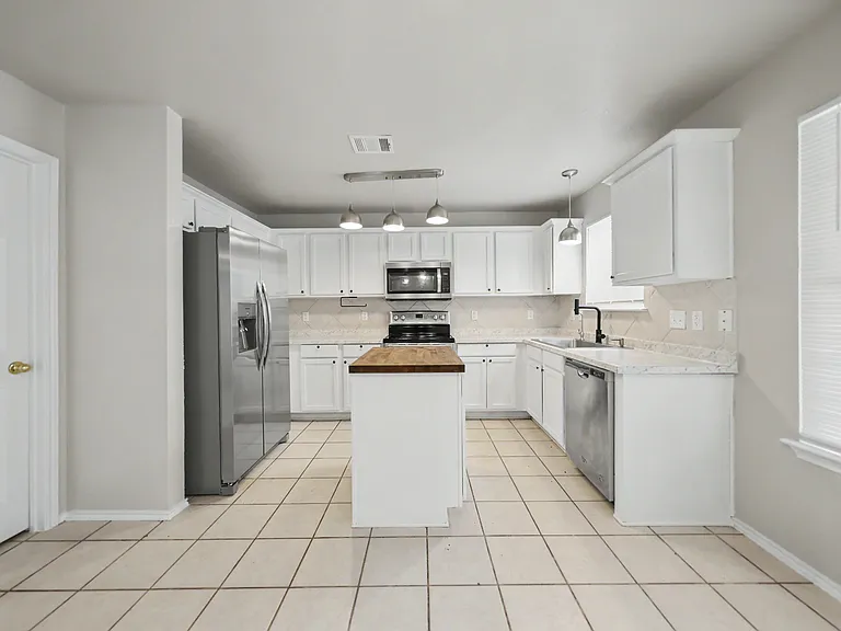 5013 Causeway Ct — Photo 4