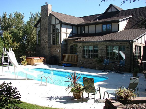 Amazing pool and patio area.