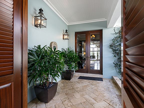 3rd image of 100 Paget Ct
