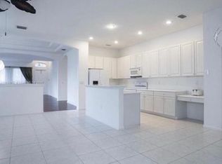 998 NW 167th Ter, Pembroke Pines, FL 33028