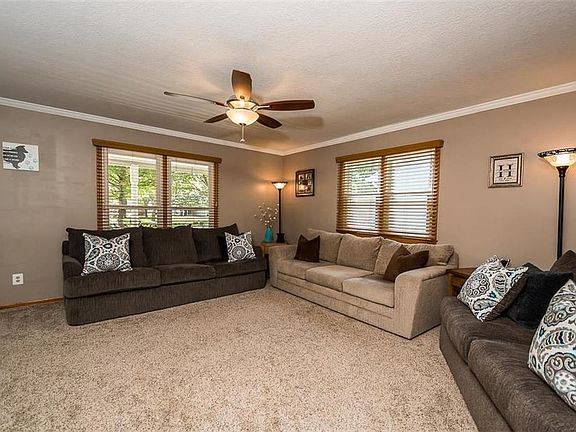 Big living room with lots of light!