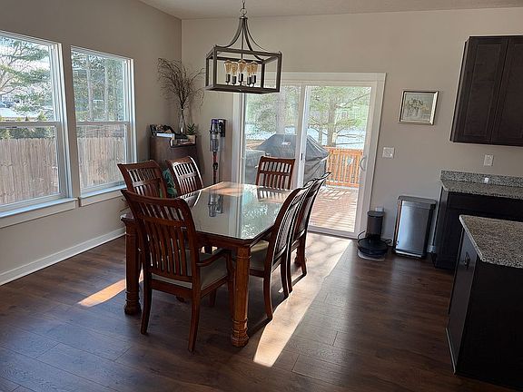 5th image of 806 Starlight Way