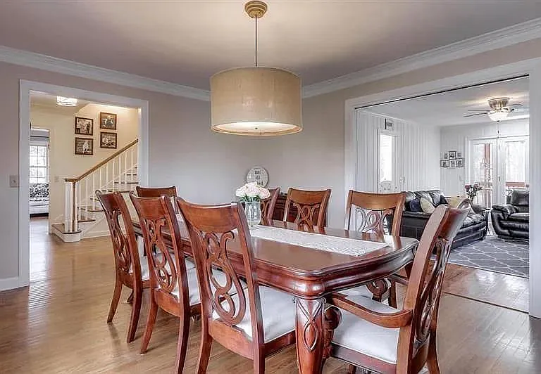 555 Greenland Rd — Photo 16