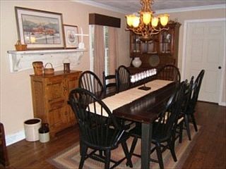 4th image of 11 Village Ln