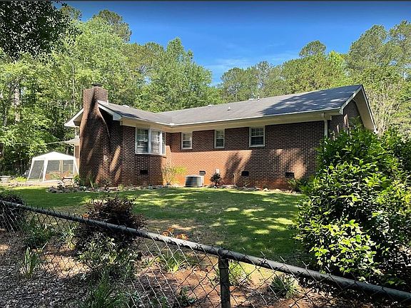 3rd image of 203 Loraine Woods Dr