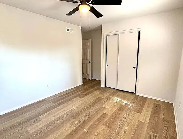 4702 S Madison Ave — Photo 11