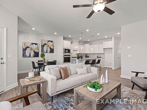 5th image of 46 Village Edge Dr