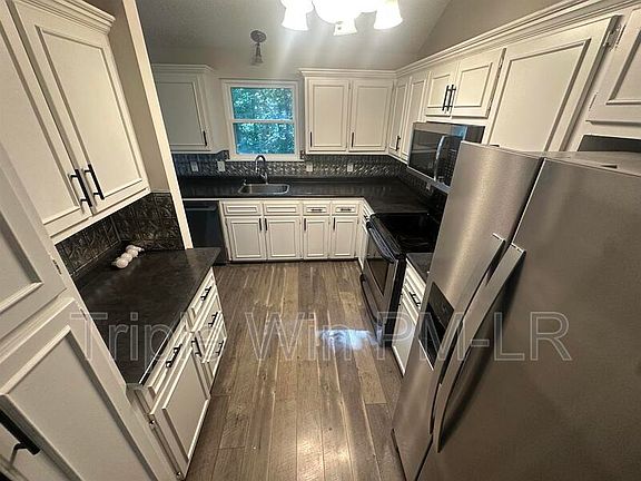 5th image of 5900 Foxboro Dr