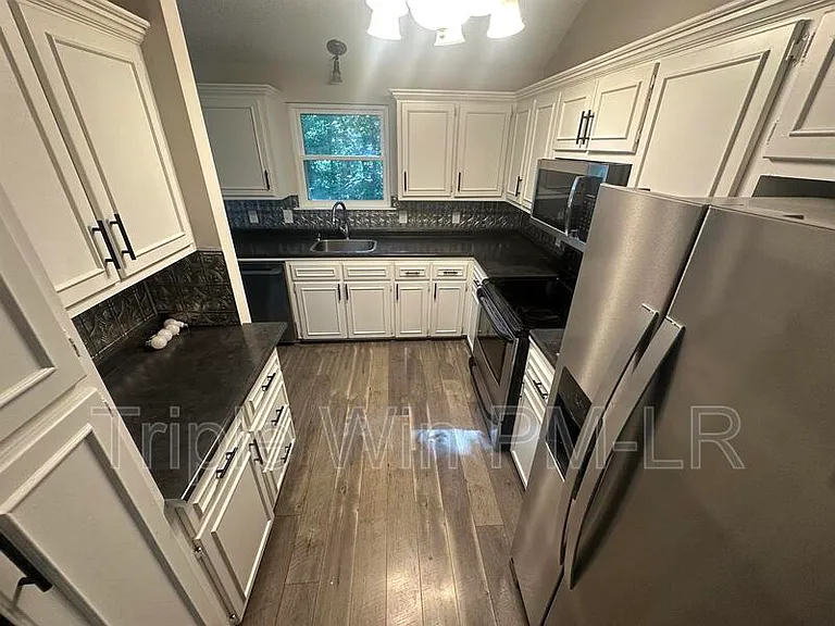 5900 Foxboro Dr — Photo 5