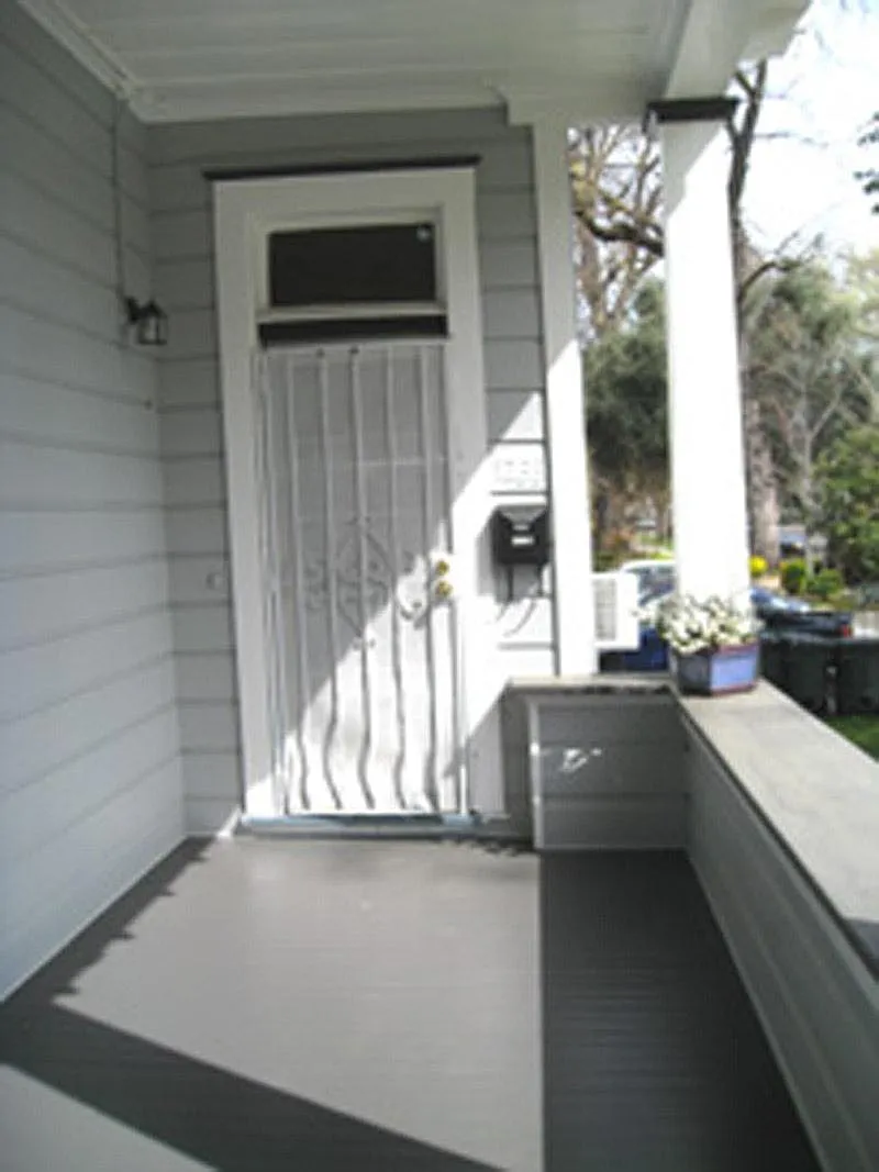 1233 E St — Photo 2