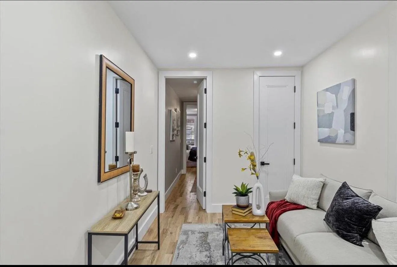 2 bed, 1.0 bath, 575 sqft, $2,250 — Photo 2