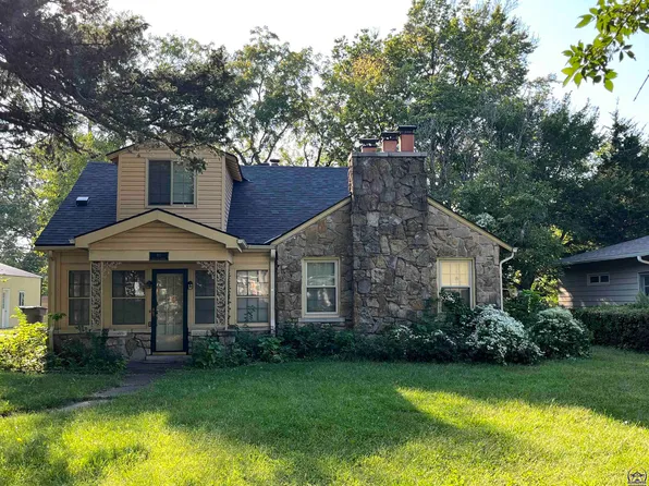 911 Whildin St, Emporia, KS 66801
