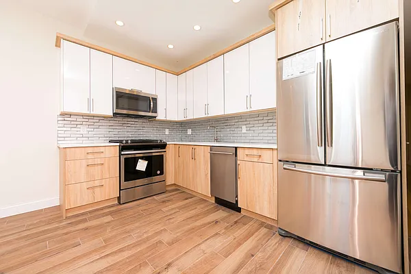 Rented by Remax Real Estate Professionals | media 27