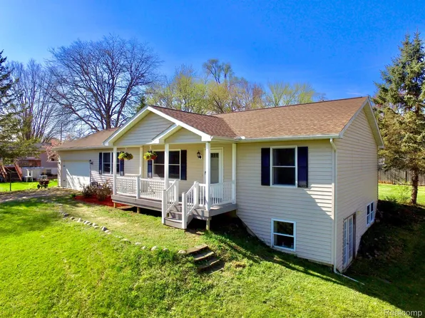 341 S Mill St, Pinckney, MI 48169