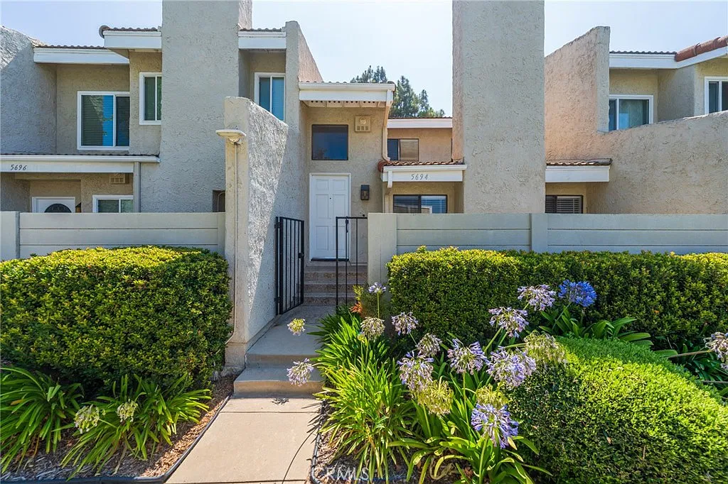 2 bed, 2.5 bath, 1469 sqft, $3,600 — Photo 3
