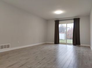 857 Blairholm Ave #1FLOWE, Mississauga, ON L5C 1G5